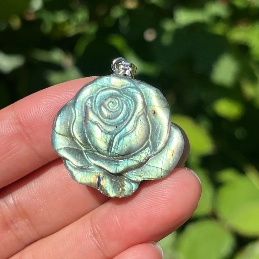 Stainless steel flashy rose‎ carving labradorite pendant